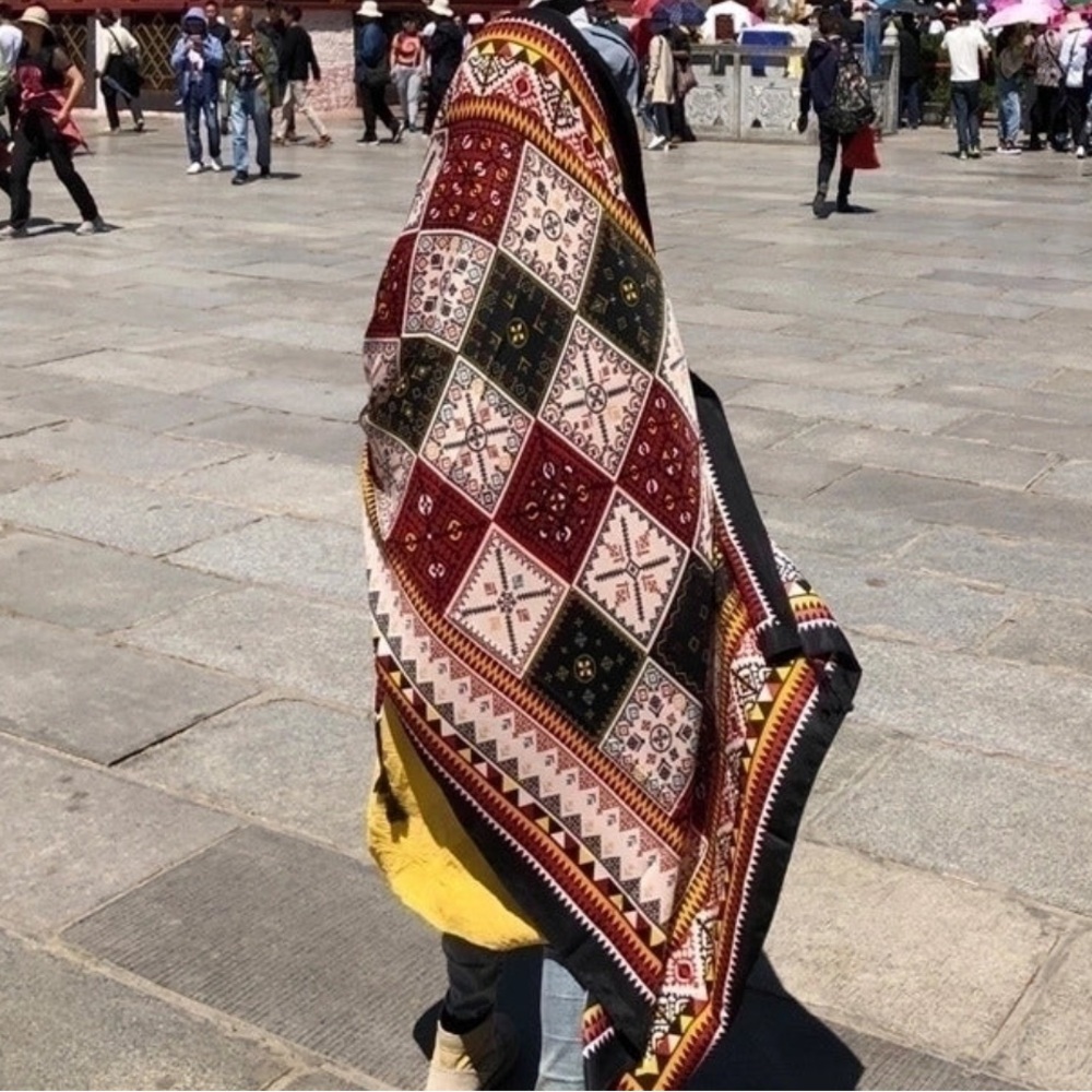 Geometric Patterned Scarf - Multicolor - Picture 3 of 3